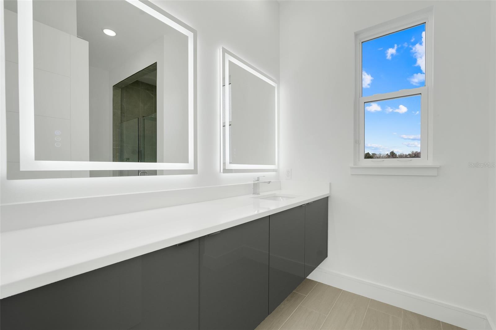 Image 38 of 47 For 3044 Kensington Avenue