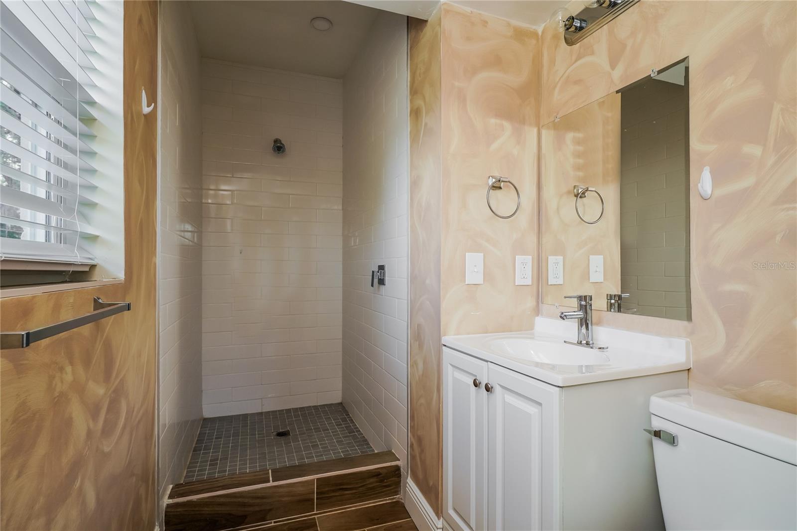 Image 12 of 16 For 107 Quintard Avenue