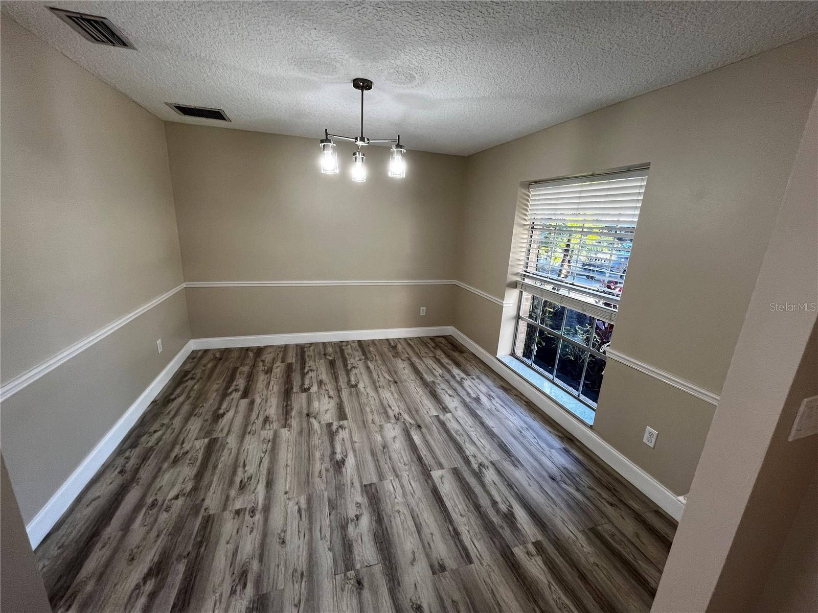 Image 21 of 24 For 1329 Medinah Court