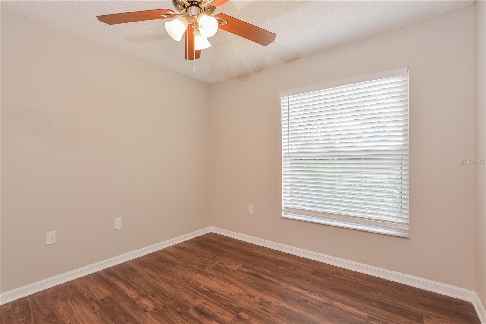 Image 11 of 16 For 915 Leeward Drive