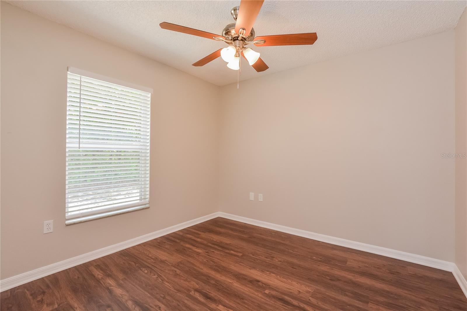 Image 12 of 16 For 915 Leeward Drive