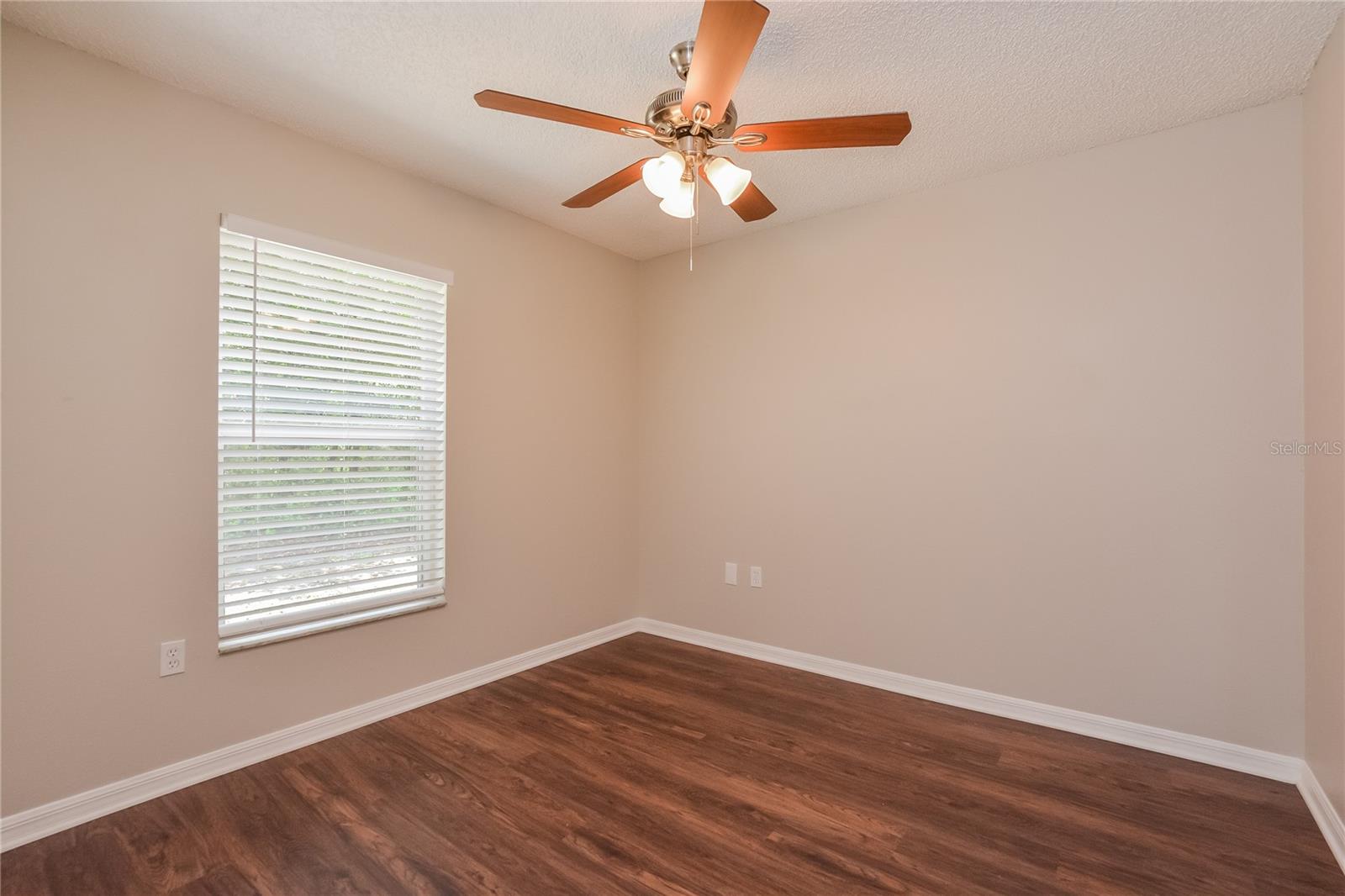 Image 13 of 16 For 915 Leeward Drive