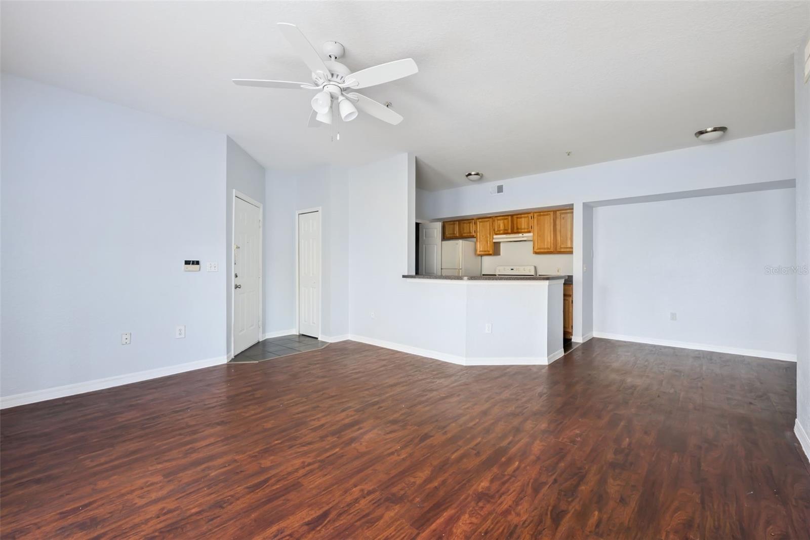 Image 7 of 18 For 6071 Westgate Drive 323