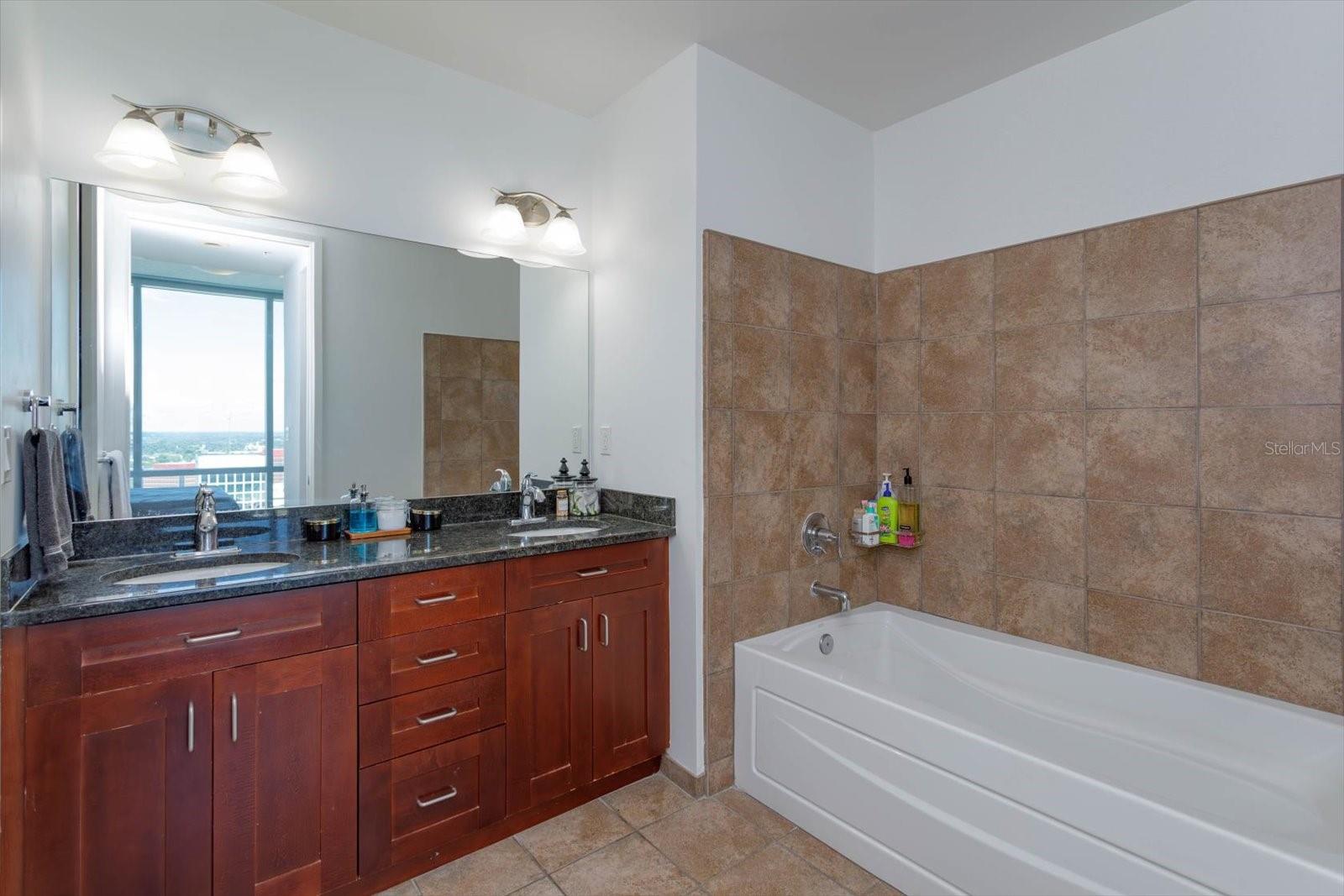 Image 14 of 29 For 150 Robinson Street 23b