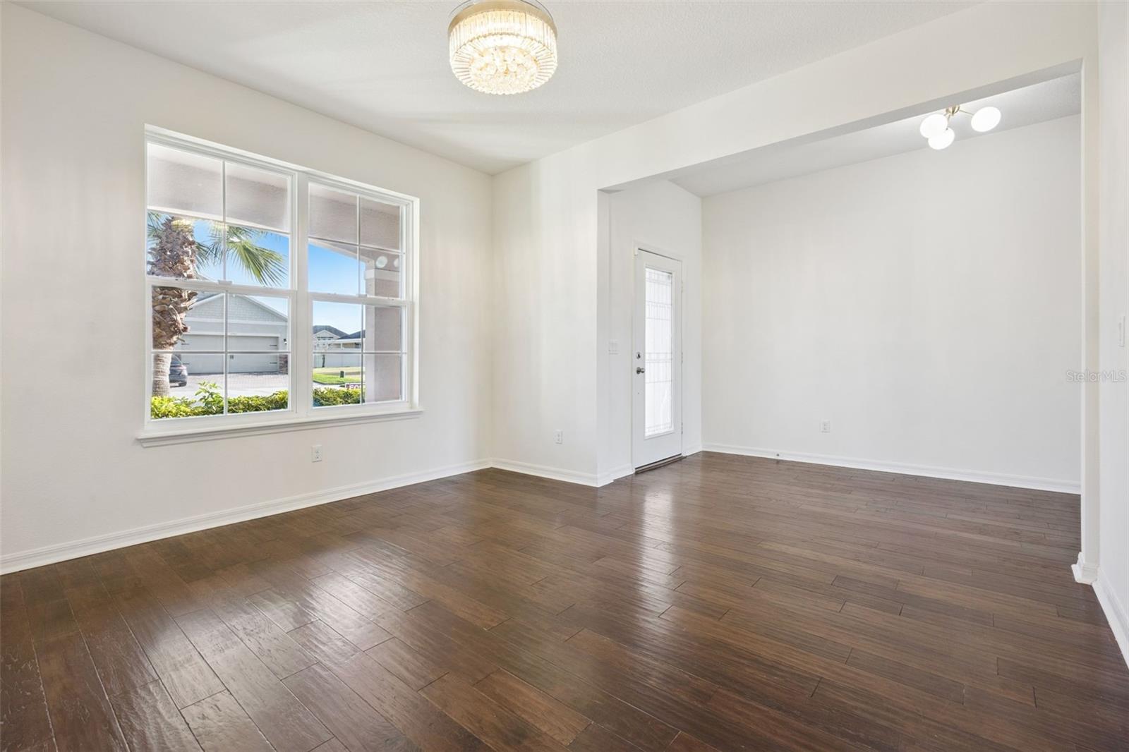 Image 3 of 33 For 3750 Mt Vernon Way