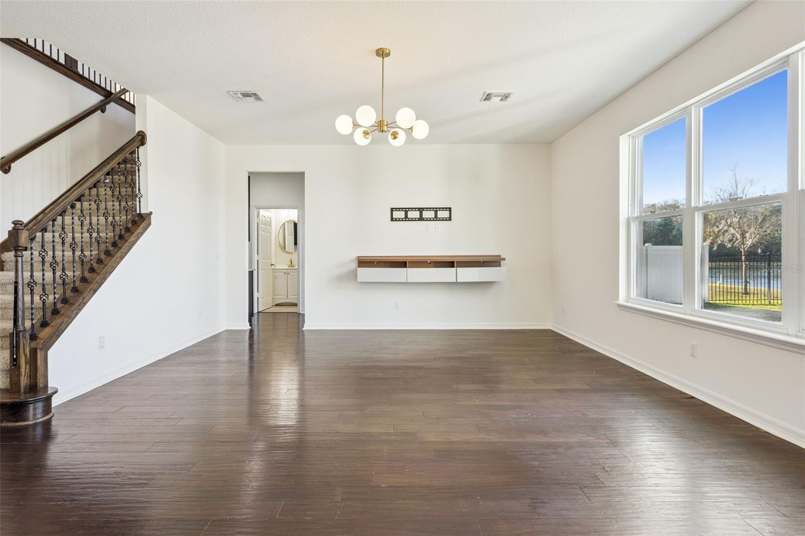 Image 5 of 33 For 3750 Mt Vernon Way