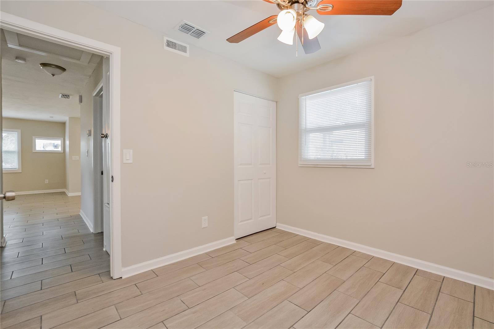 Image 11 of 16 For 1070 Emerald Drive