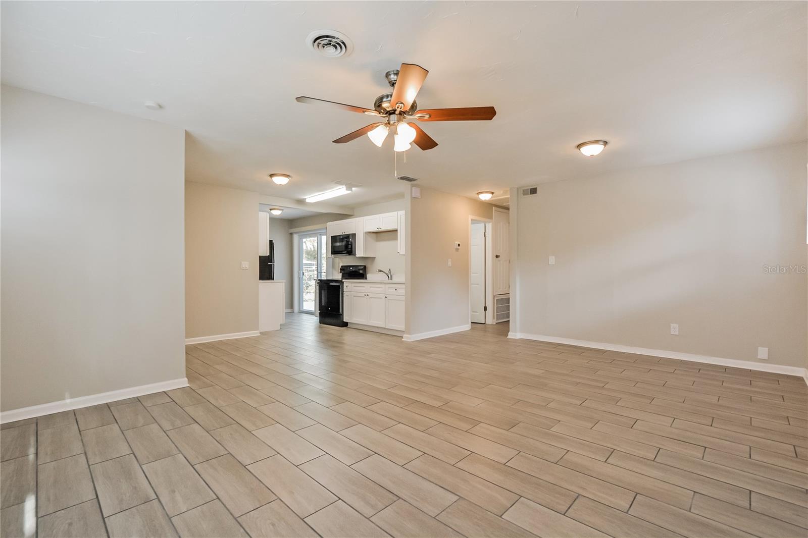 Image 4 of 16 For 1070 Emerald Drive