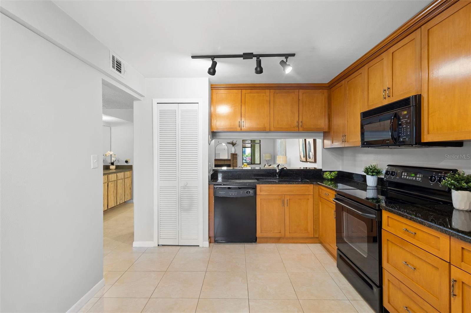 Image 16 of 43 For 12 Escondido Court 117