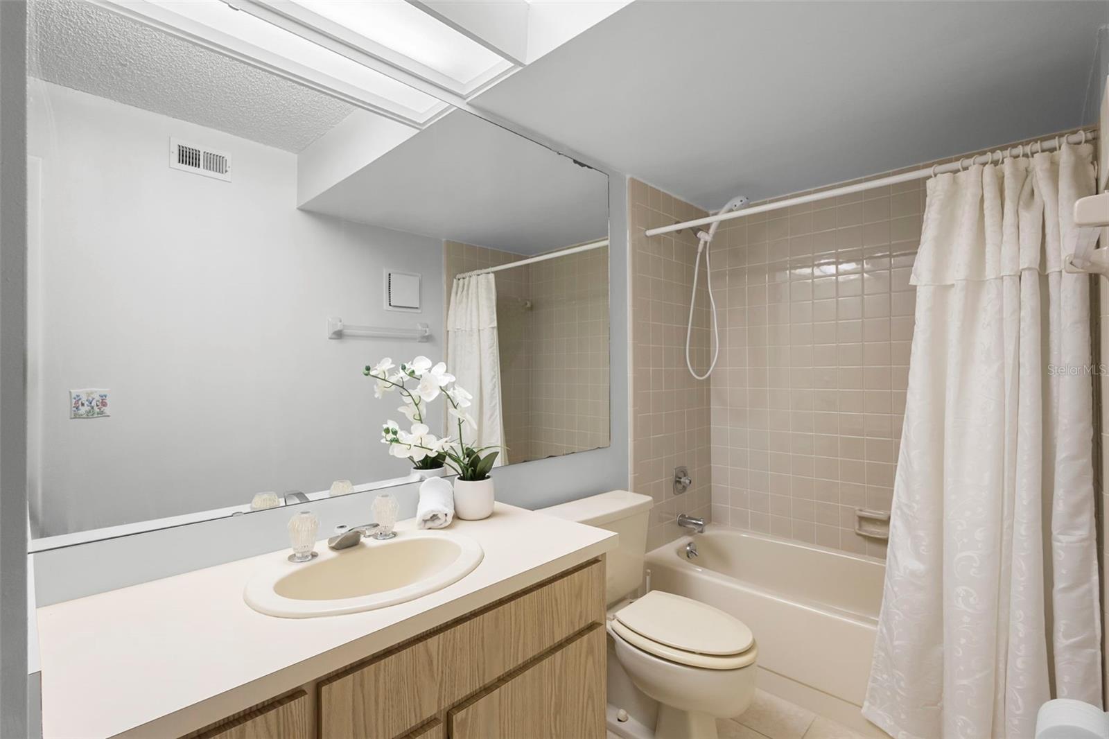 Image 28 of 43 For 12 Escondido Court 117