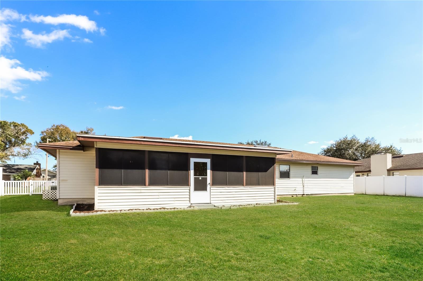 Image 15 of 16 For 609 Willow Run