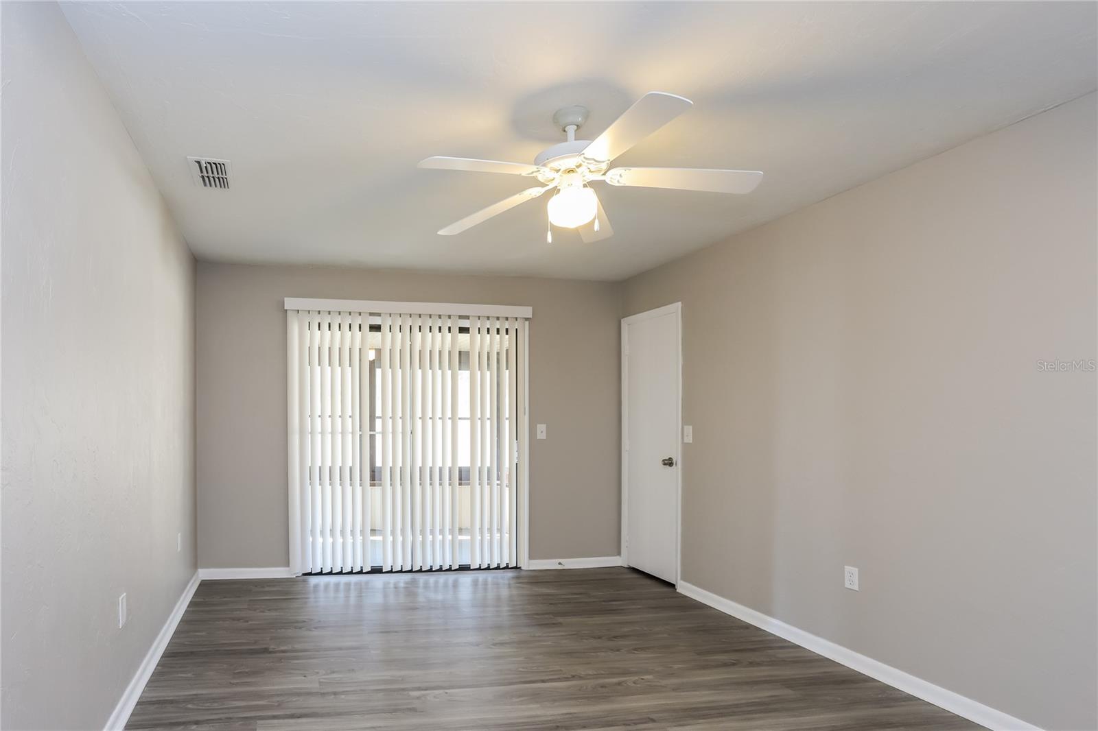 Image 8 of 16 For 609 Willow Run