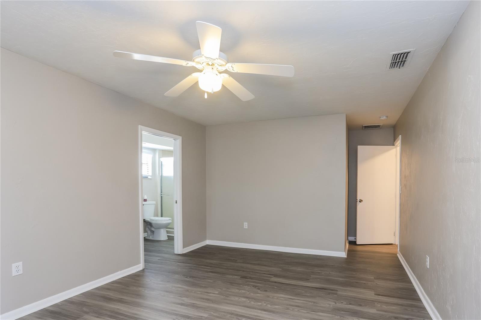 Image 9 of 16 For 609 Willow Run