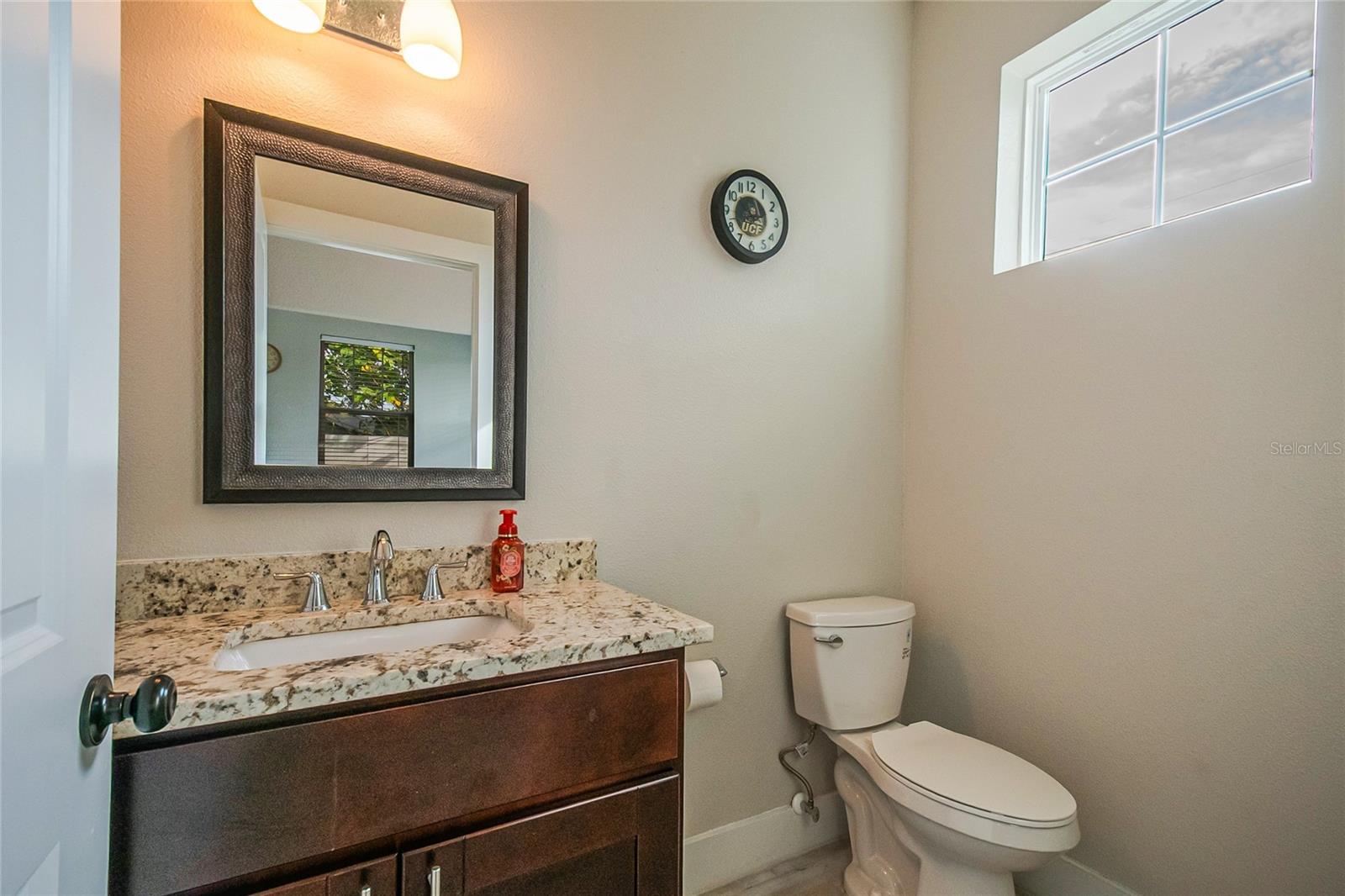 Image 10 of 27 For 2121 Kaley Avenue 1