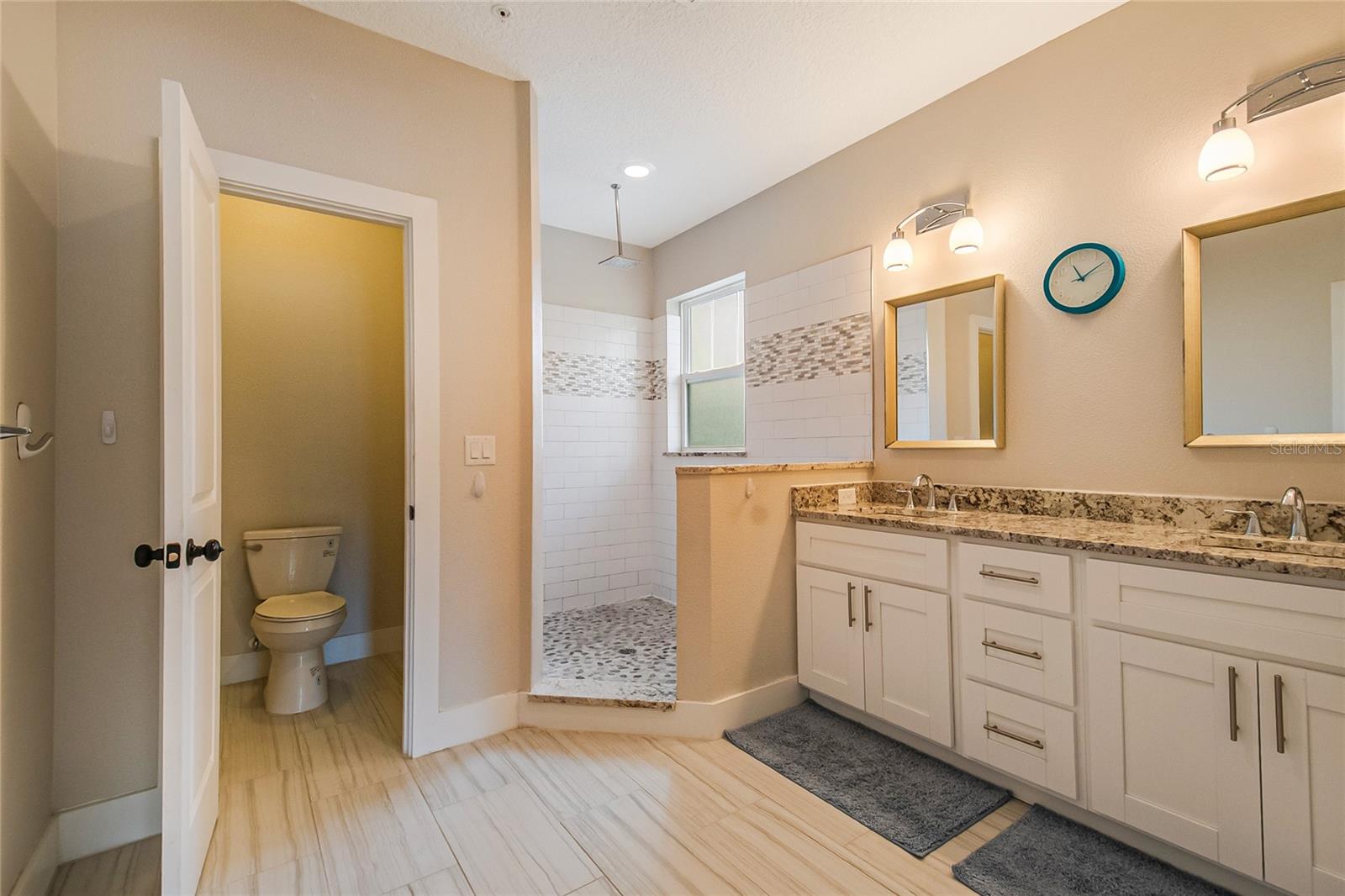 Image 15 of 27 For 2121 Kaley Avenue 1