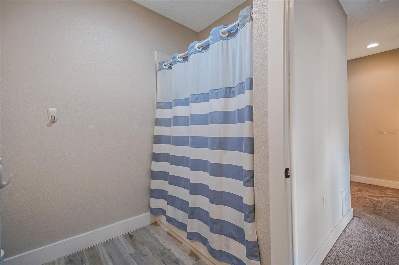 Image 24 of 27 For 2121 Kaley Avenue 1