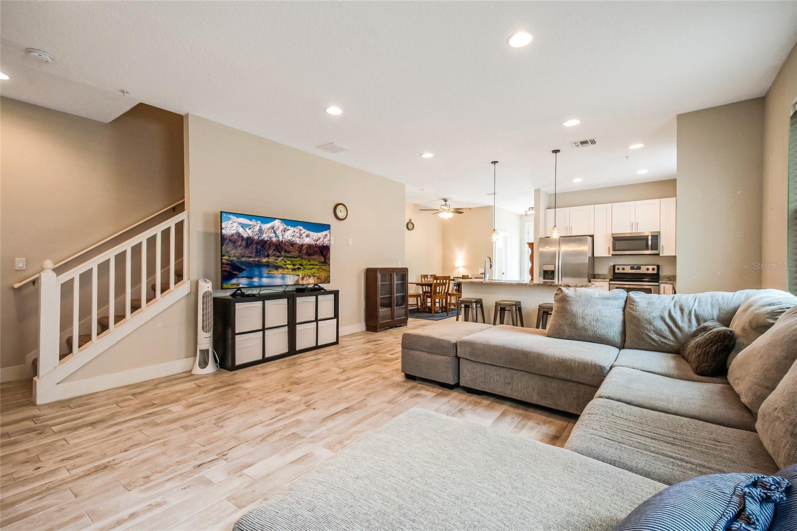 Image 3 of 27 For 2121 Kaley Avenue 1