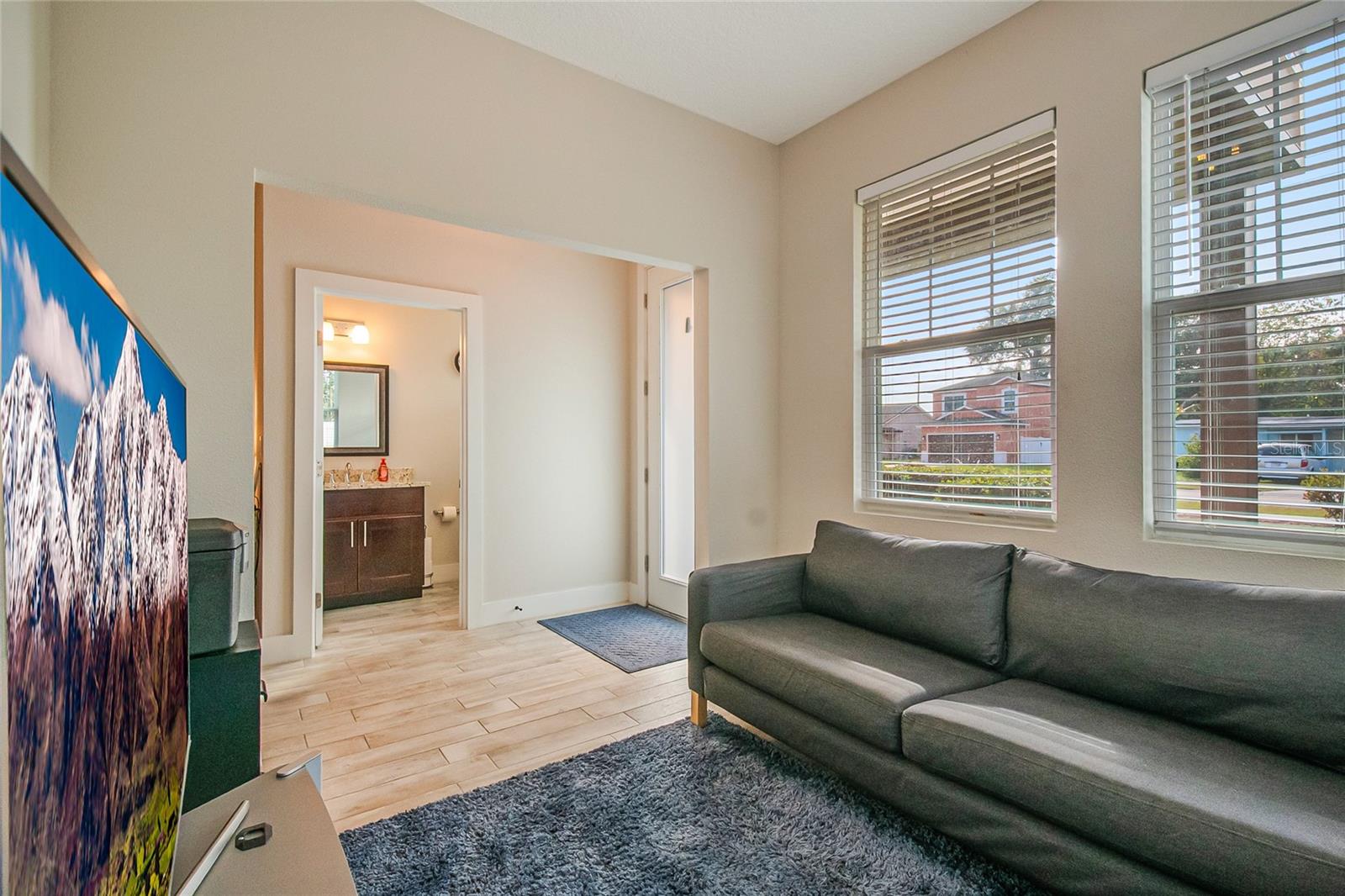 Image 9 of 27 For 2121 Kaley Avenue 1