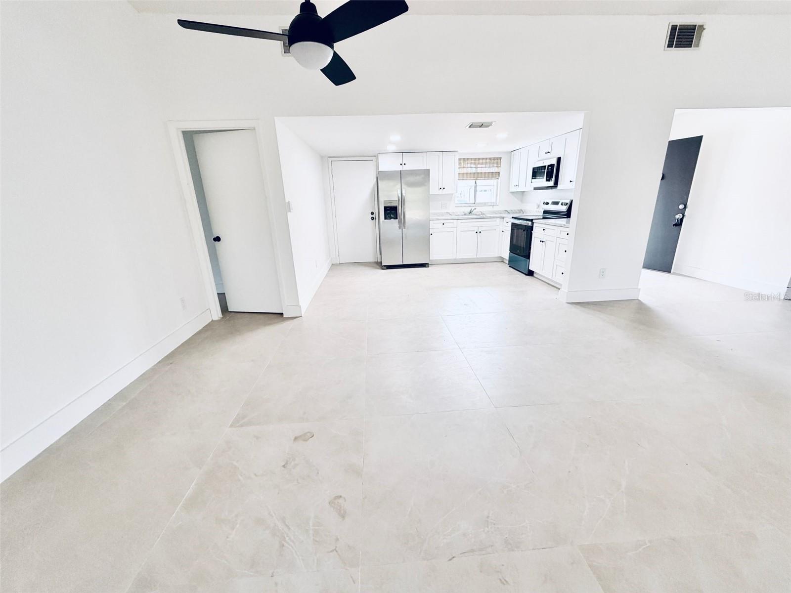 Image 5 of 14 For 10616 Leafy Way