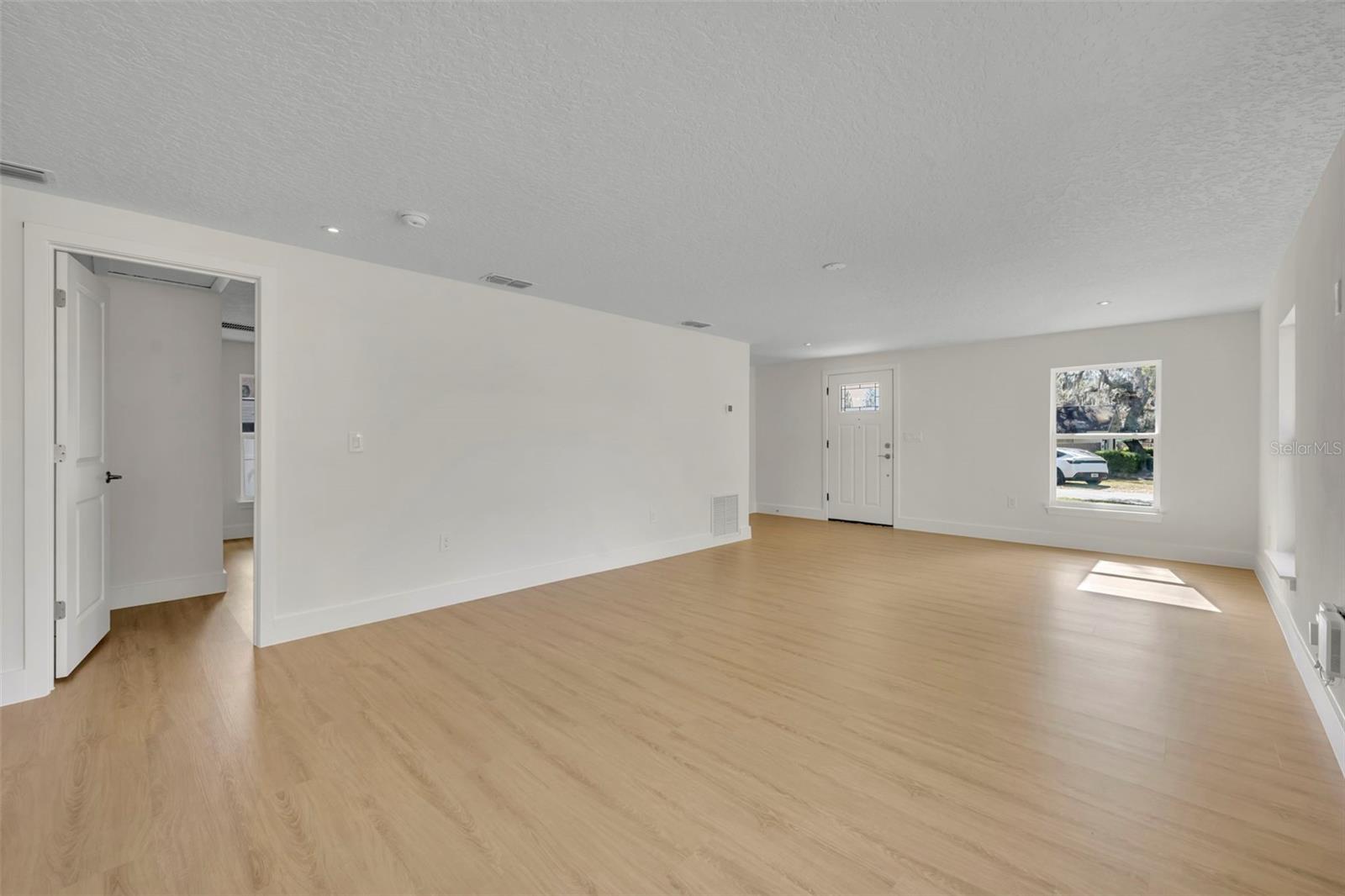 Image 4 of 29 For 1303 Stowe Avenue