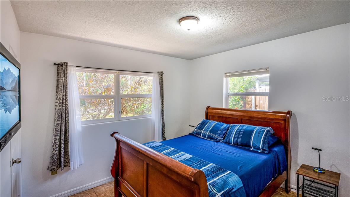 Listing photo id 9 for 2721 Raeford Road