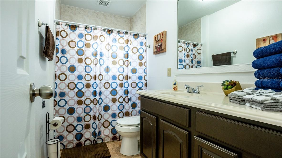 Listing photo id 11 for 2721 Raeford Road