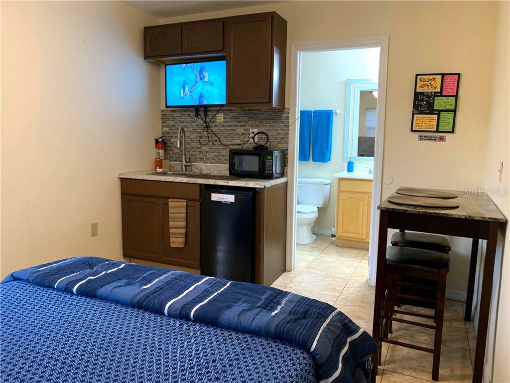 Listing photo id 24 for 2721 Raeford Road