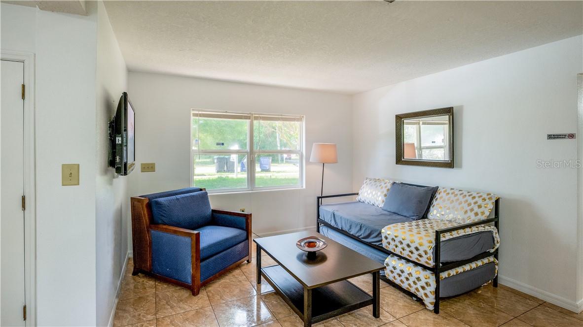 Listing photo id 6 for 2721 Raeford Road