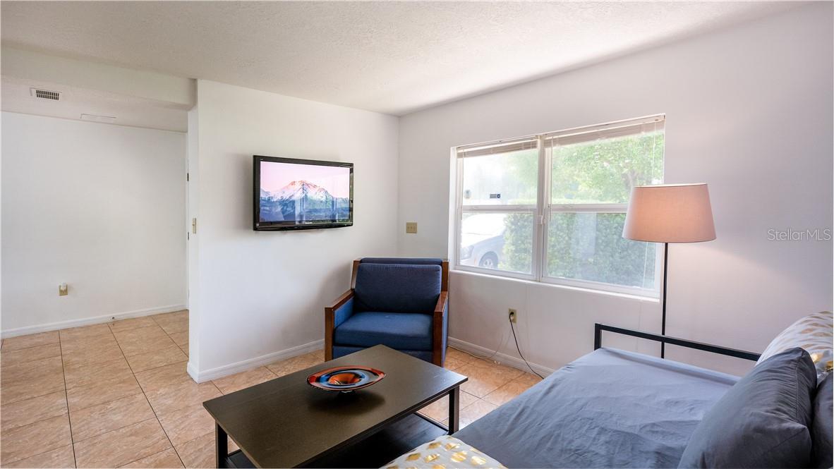 Listing photo id 7 for 2721 Raeford Road