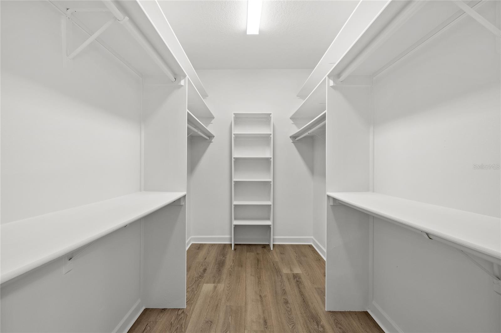 Image 23 of 41 For 2722 Park Royal Drive