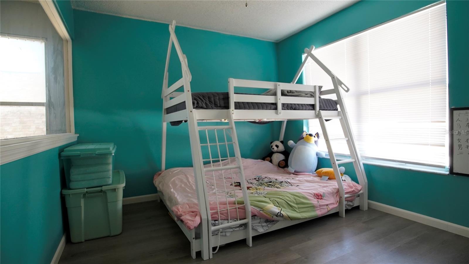 Image 18 of 53 For 9868 Aloma Bend Ln