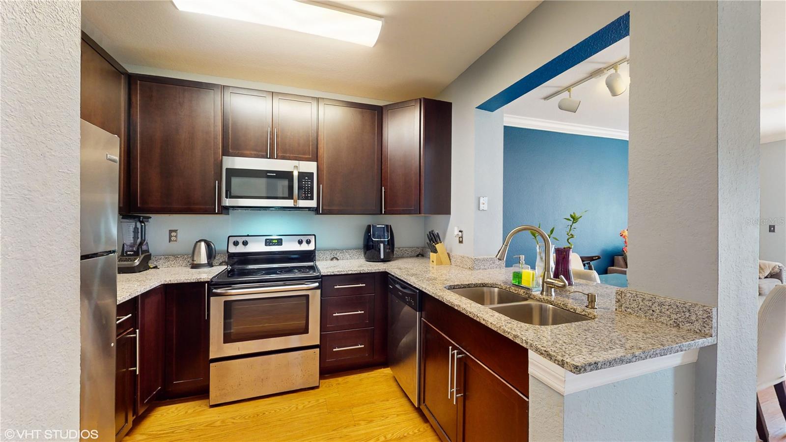 Image 3 of 19 For 300 South Street 6003