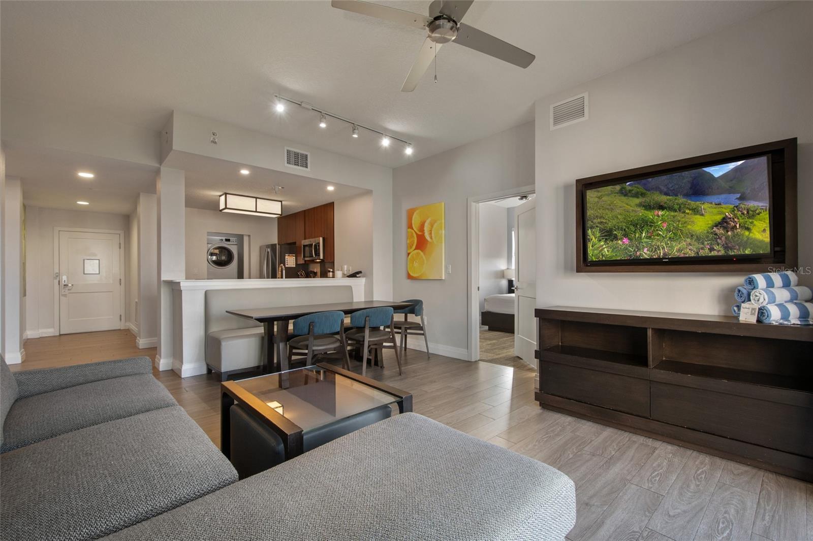 Image 23 of 72 For 14501 Grove Resort Avenue 2535