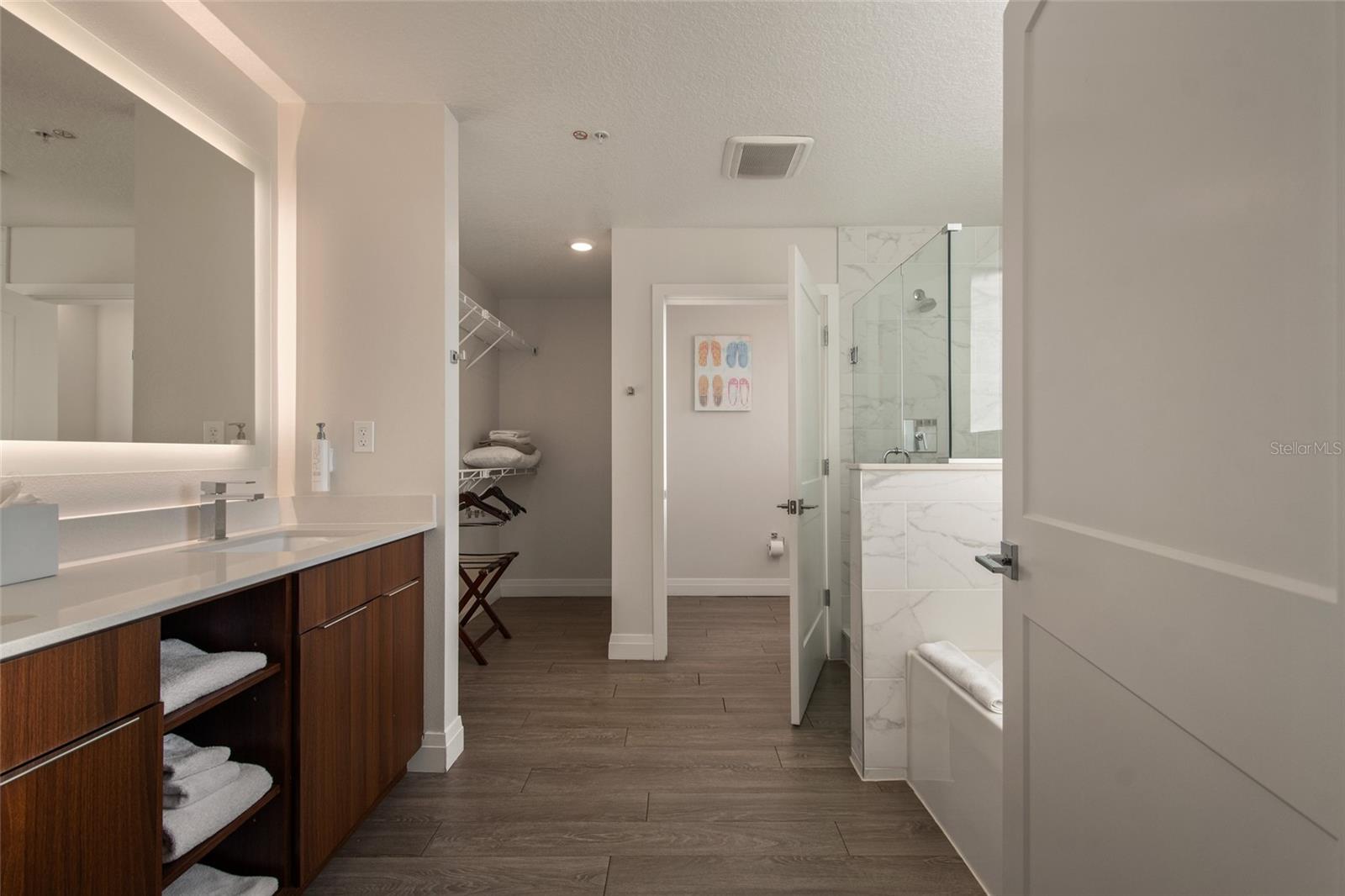 Image 7 of 72 For 14501 Grove Resort Avenue 2535