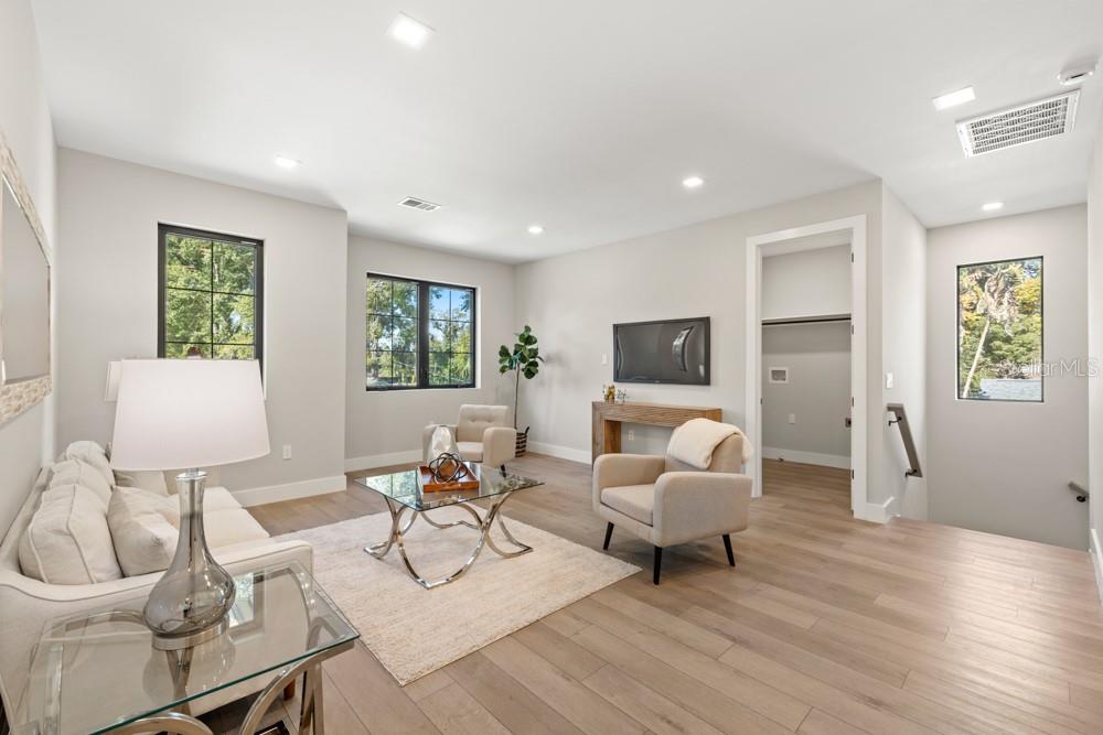 Image 26 of 50 For 1217 Cloverlawn Avenue