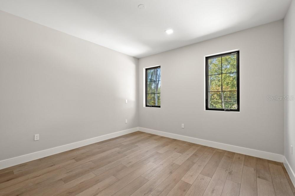 Image 33 of 50 For 1217 Cloverlawn Avenue