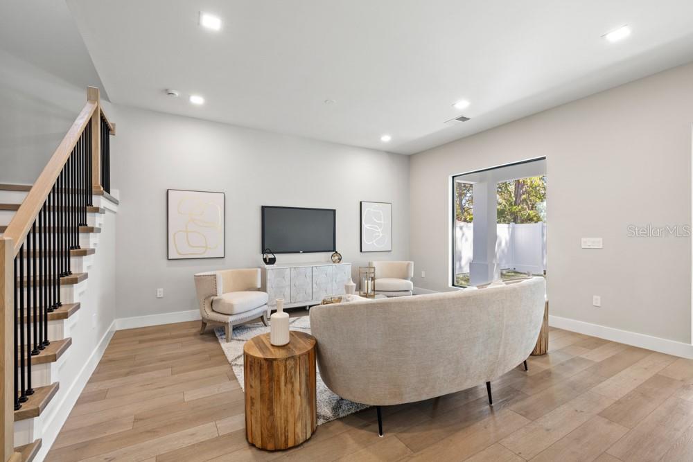 Image 4 of 50 For 1217 Cloverlawn Avenue