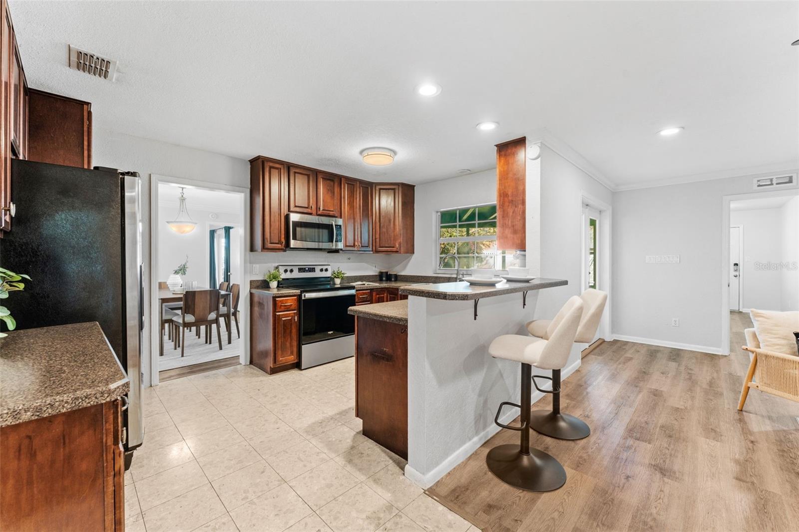 Image 10 of 42 For 620 Darcey Drive