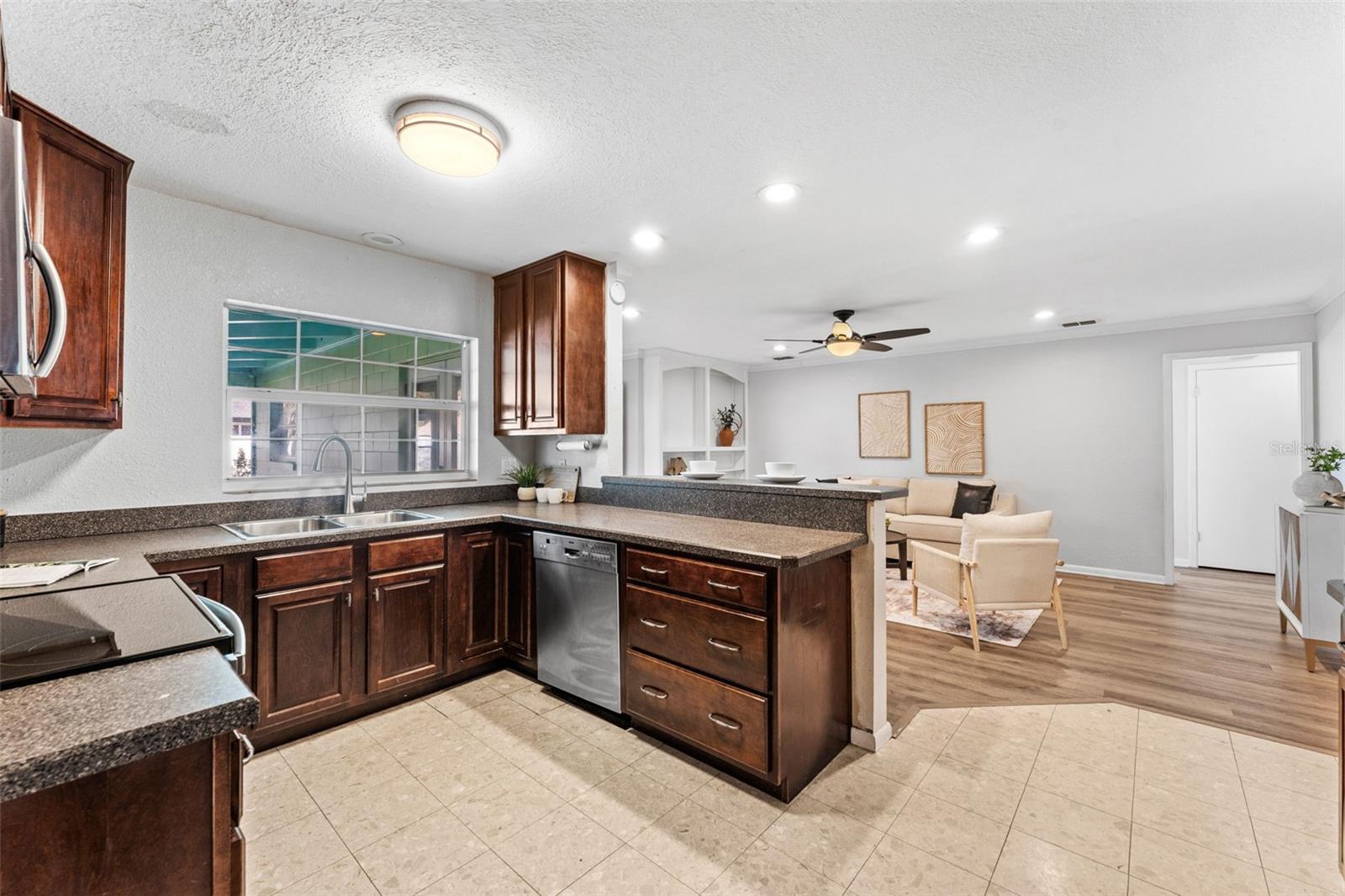 Image 11 of 42 For 620 Darcey Drive