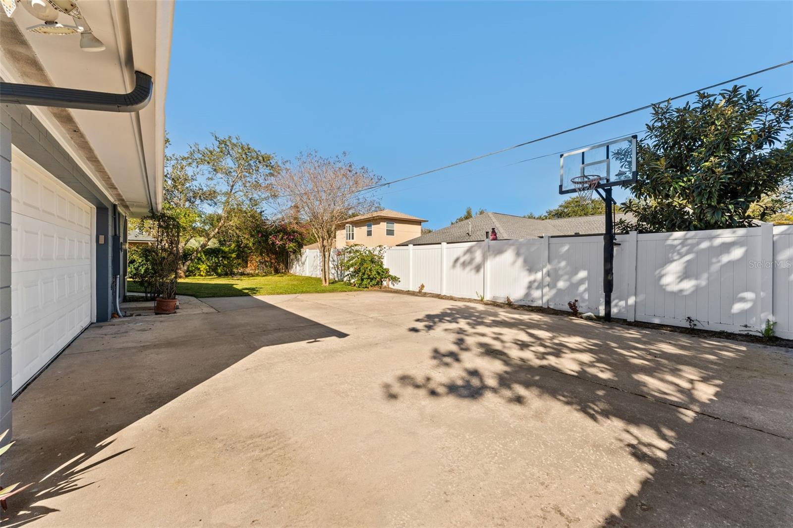 Image 32 of 42 For 620 Darcey Drive