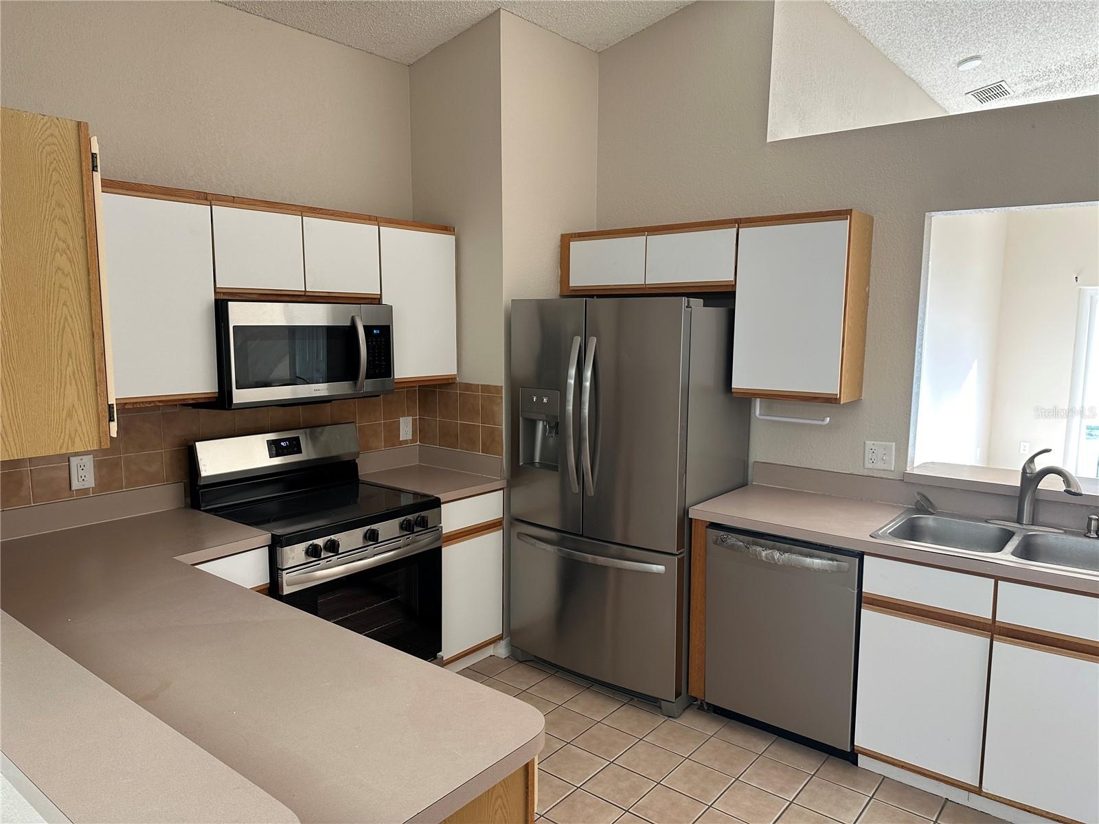 Image 2 of 11 For 13652 Glasser Avenue