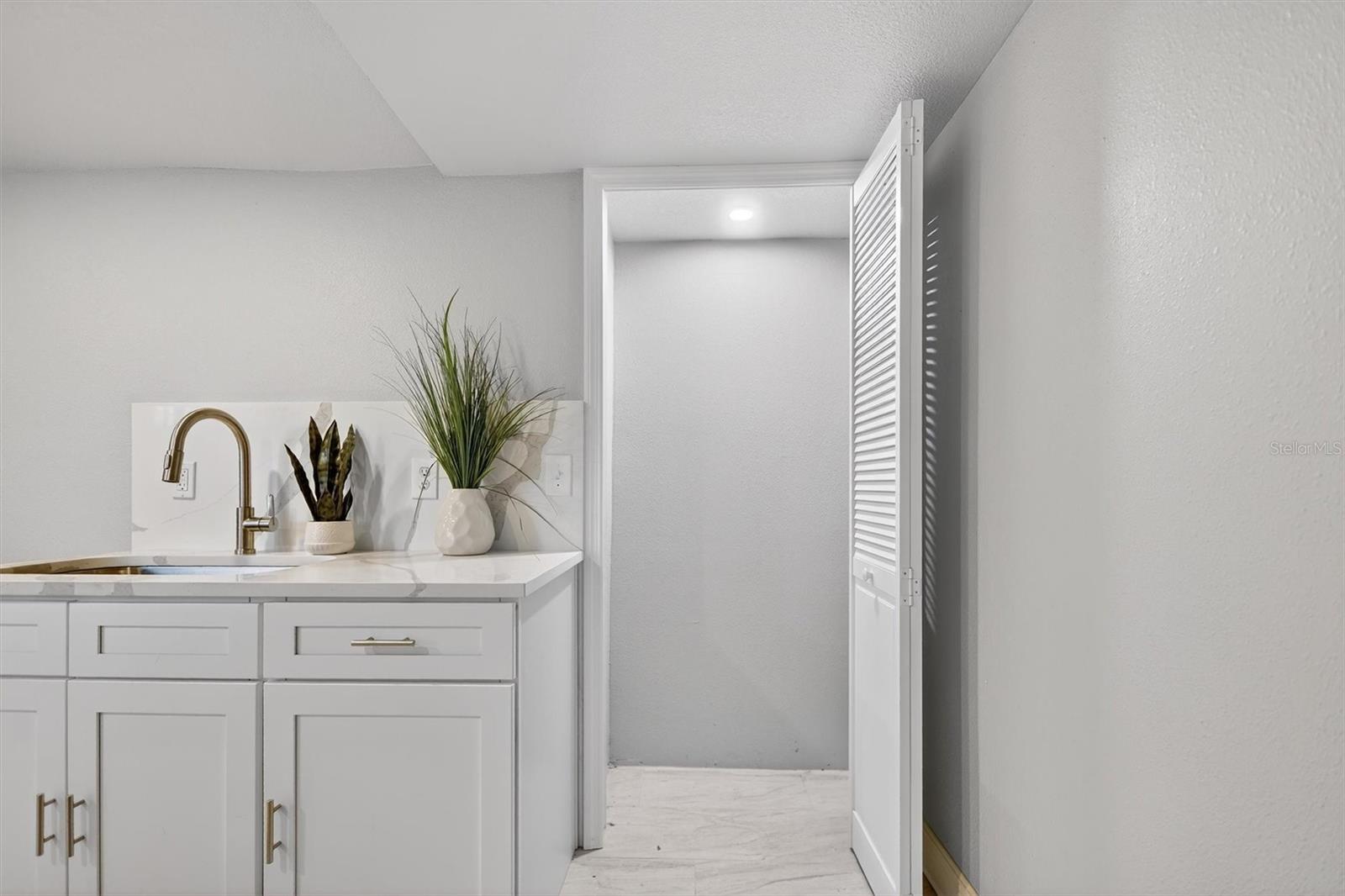 Image 5 of 12 For 917 1-2 Mack Avenue