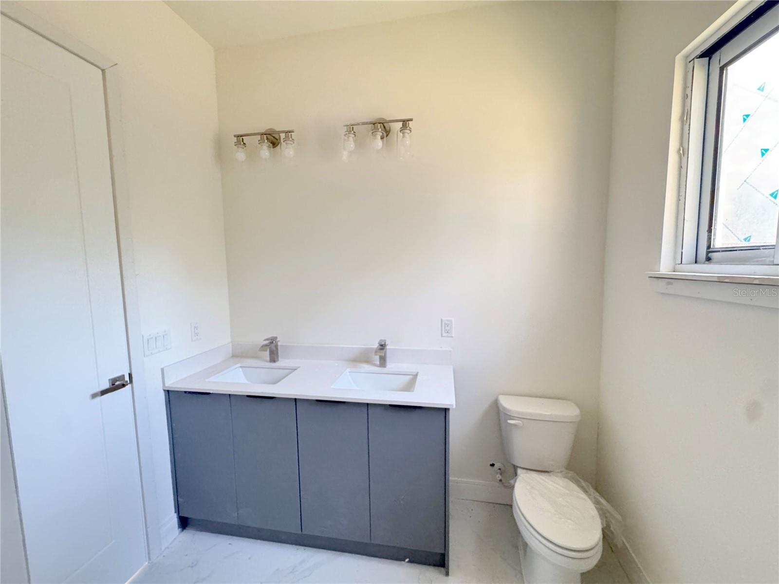 Image 17 of 21 For 23356 Rosewood Avenue