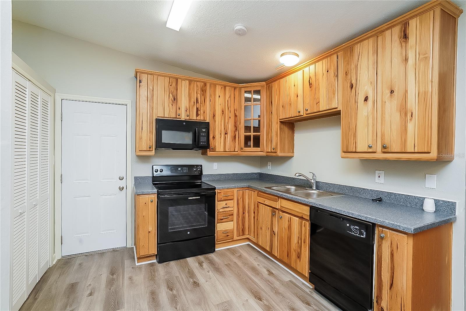 Image 5 of 16 For 1301 Wood Avenue