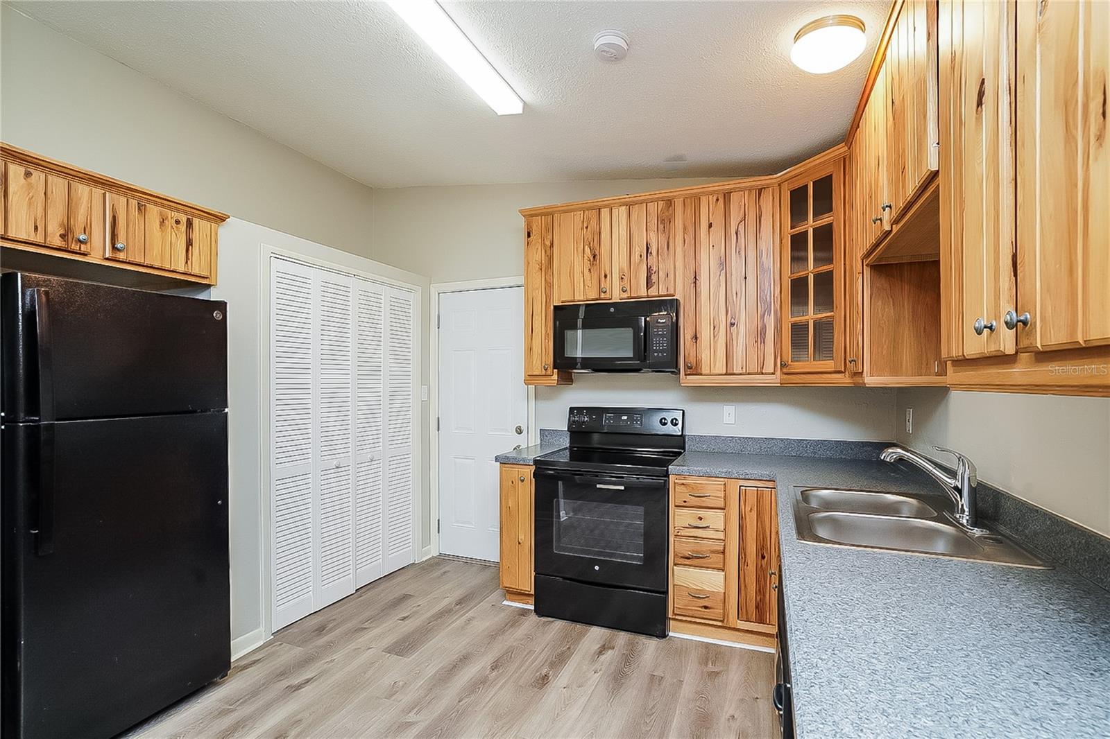 Image 6 of 16 For 1301 Wood Avenue