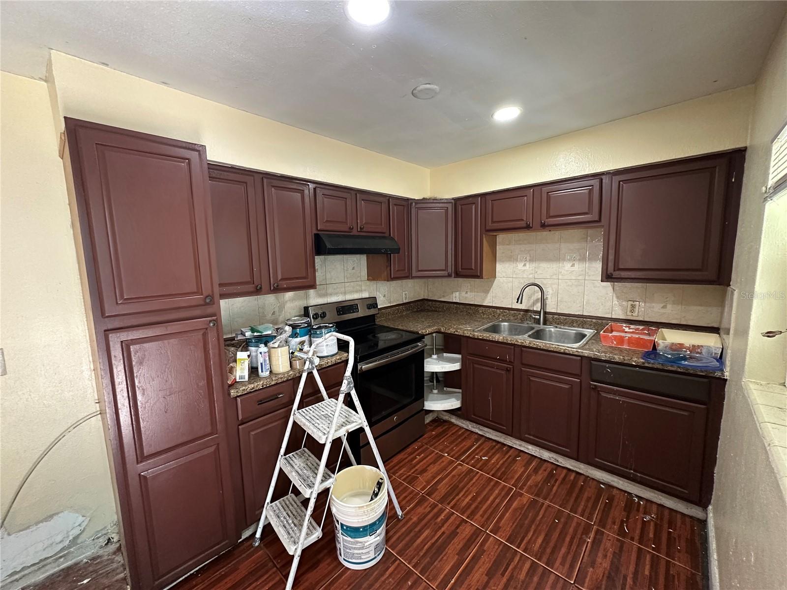 Image 4 of 14 For 6262 Kaieteur Lane