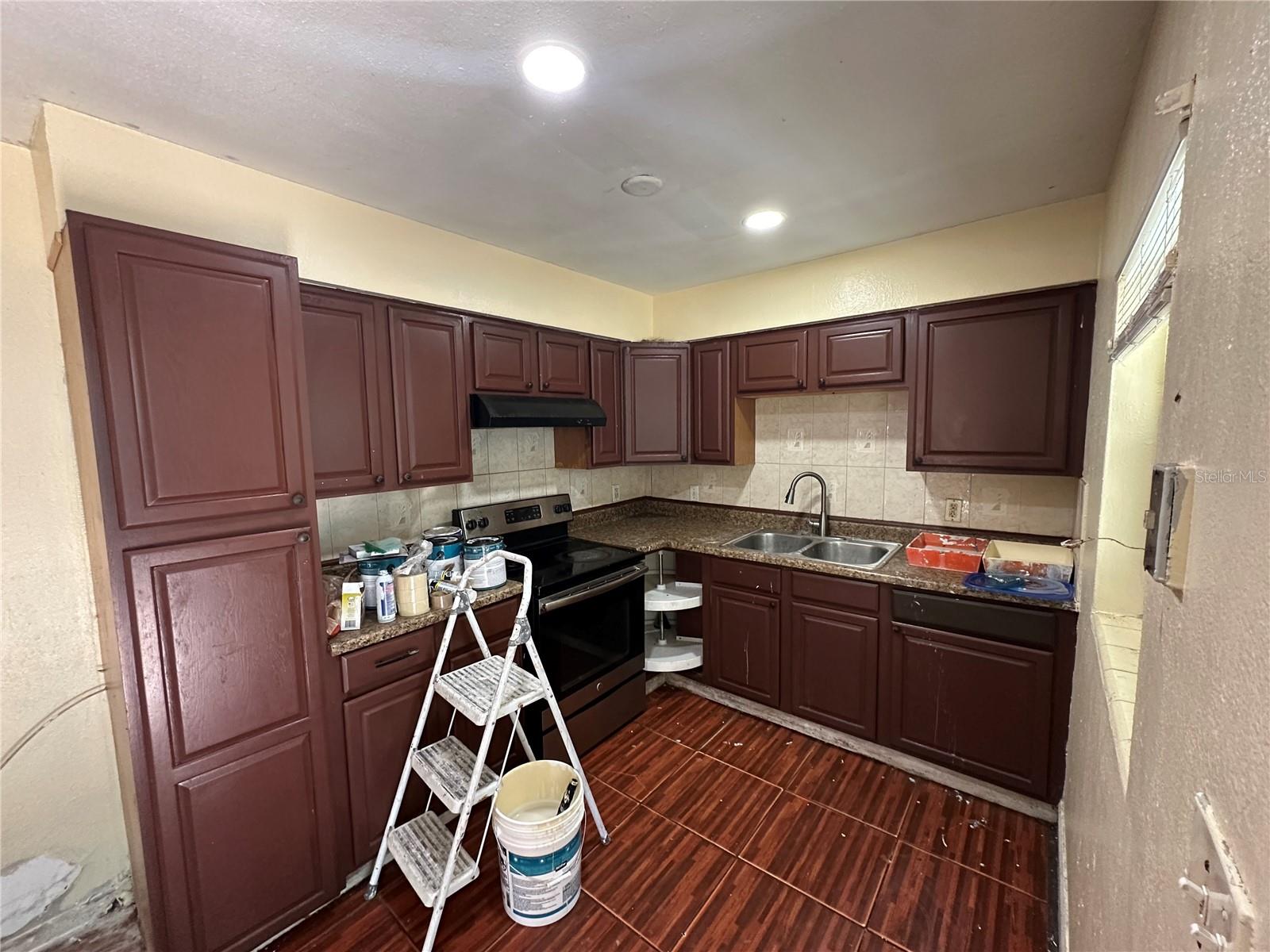 Image 5 of 14 For 6262 Kaieteur Lane