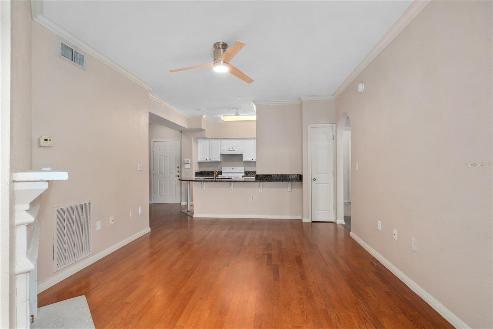 Image 11 of 50 For 911 Orange 511