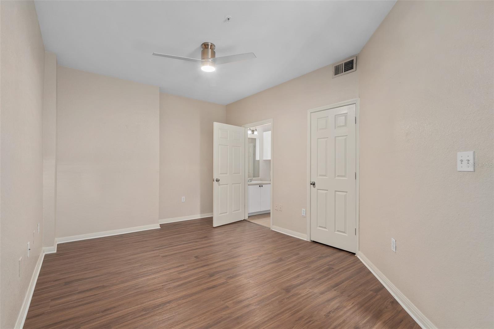 Image 13 of 50 For 911 Orange 511