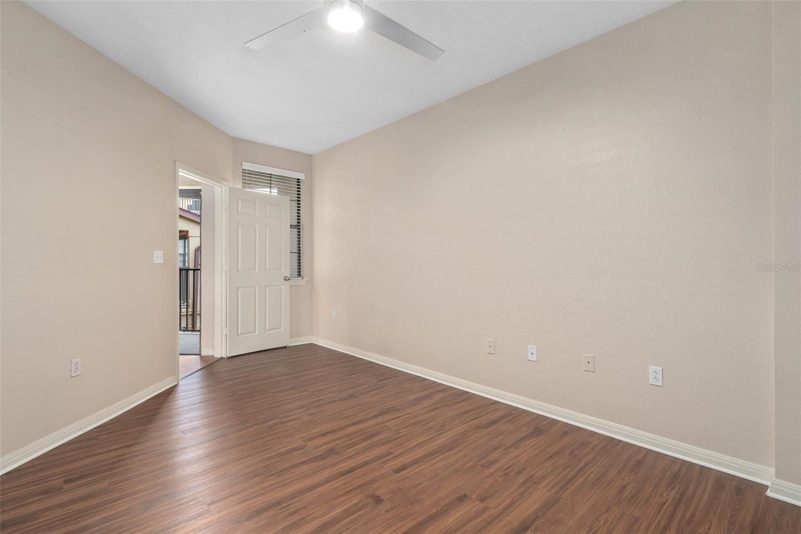 Image 14 of 50 For 911 Orange 511